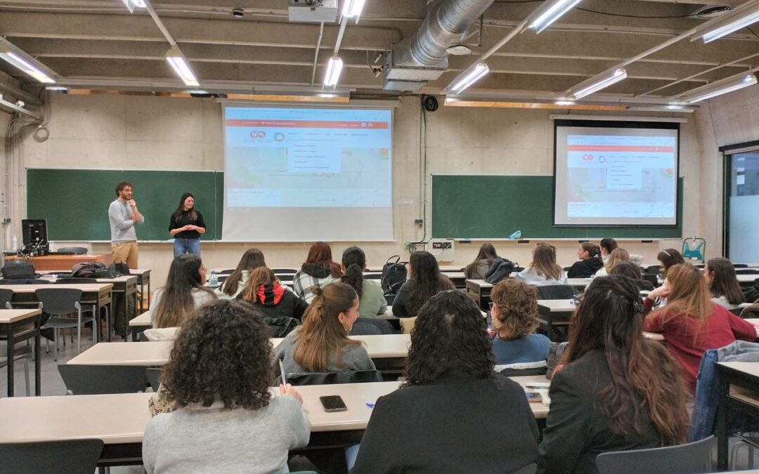 El Colegio Profesional de Trabajo Social se acerca a las futuras profesionales